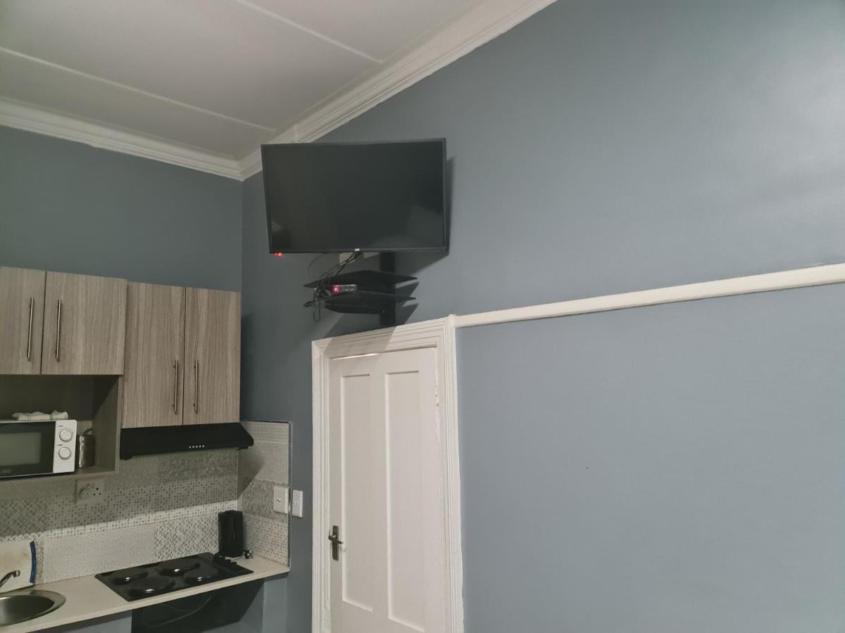 10 Florence Street Oakdale Belliville 7530 South African 2*