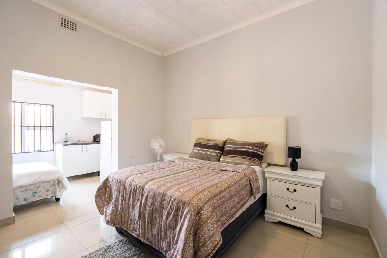 10 Florence Street Oakdale Belliville 7530 South African 2*